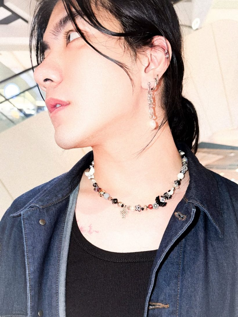 เด็กนักเรียนแห่ขอบคุณ พี่น้องดาราดัง มอบทุนการศึกษาเพียบ