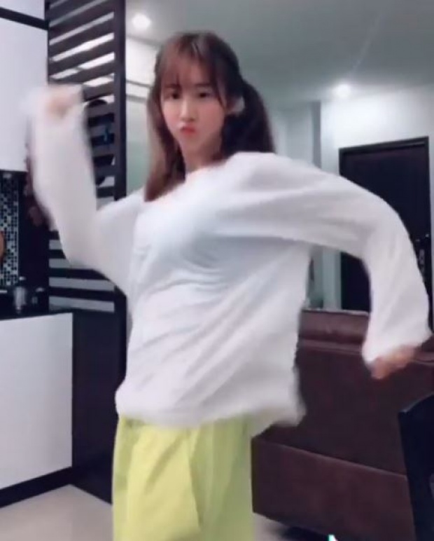 รู้จักด้วยหรอเนี่ย? “มะม่วง” ภรรยาชาวเกาหลี “อ้วน รังสิต” โชว์เต้นเพลงดังยุด 90 (มีคลิป)
