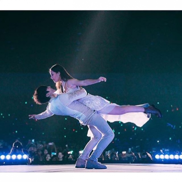 แซ่บสะท้าน! สวยครบเครื่อง “ญาญ่า อุรัสยา” ประเดิมเวทีคอนเสิร์ตแรกของหวานใจ “ณเดชน์ คูกิมิยะ” ด้วยการเต้น COVER