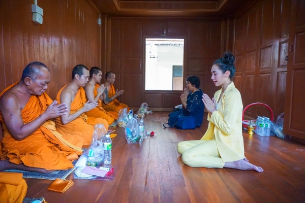 เบลล่า ขยันทำบุญ ล่าสุดถวายกุฏิเรือนไทย ไว้ใช้งานในพระพุทธศาสนา