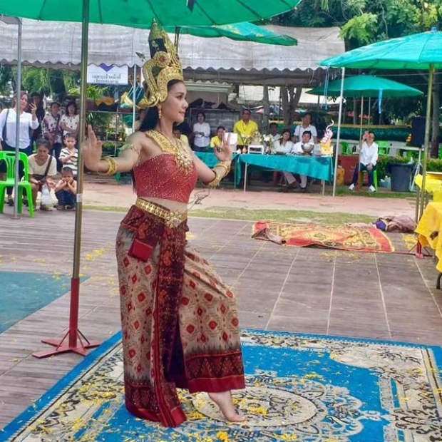 นานทีจะได้เห็น! ต่าย อรทัย ใส่ชุดรำถวาย ปู่ศรีสุทโธ ย่าศรีปทุมมา