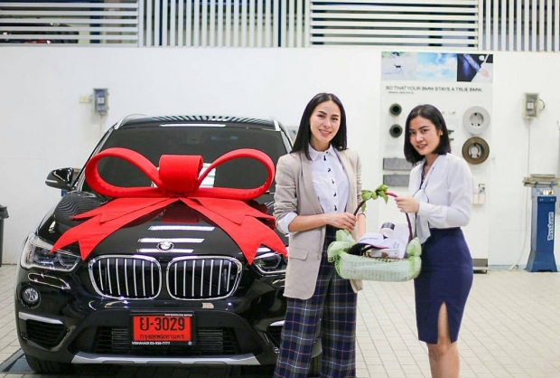 สวยเเละรวยมาก!  รถเมล์ คะนึงนิจ ถอย BMW ป้ายเเดง เป็นของขวัญให้ตัวเอง