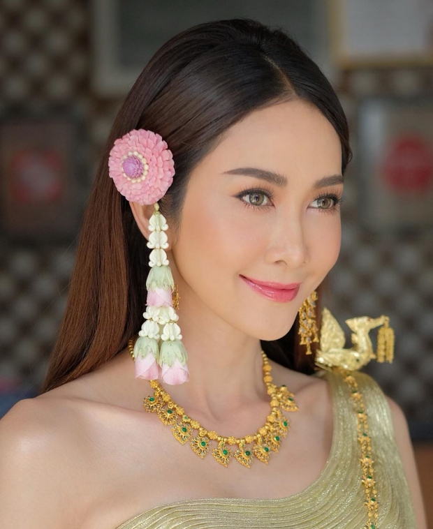 สวยหวาน ยุ้ย- จีรนันท์ อวกภาพถ่ายแบบชุดไทย ดูสง่าไม่แพ้ใคร!