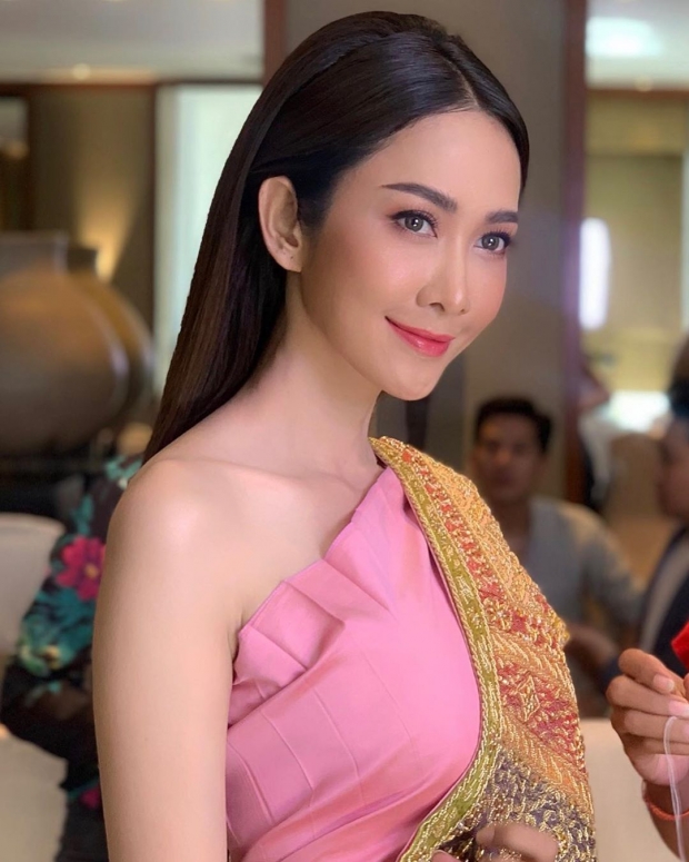 สวยหวาน ยุ้ย- จีรนันท์ อวกภาพถ่ายแบบชุดไทย ดูสง่าไม่แพ้ใคร!