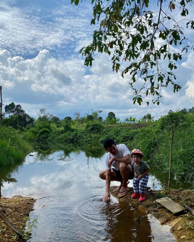 ส่องชีวิต ชาคริต กับวิถีชีวิตพอเพียง เลี้ยงลูกชายใกล้ชิดธรรมชาติ