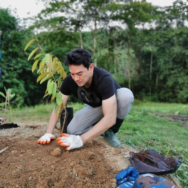 ส่องชีวิต ชาคริต กับวิถีชีวิตพอเพียง เลี้ยงลูกชายใกล้ชิดธรรมชาติ