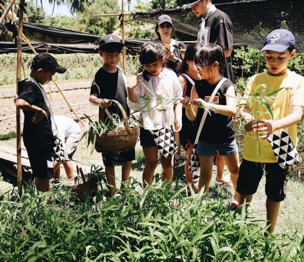 นานา ส่ง บีน่า-บลู๊คลิน เรียนรู้วิธีชาวบ้าน ใช้ชีวิตติดธรรมชาติ