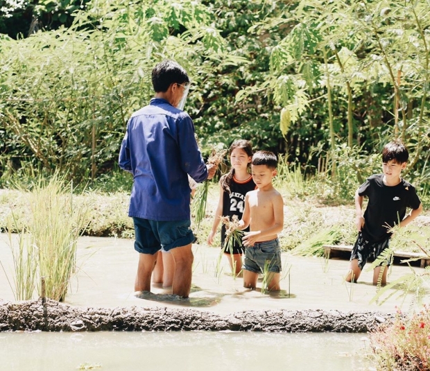 นานา ส่ง บีน่า-บลู๊คลิน เรียนรู้วิธีชาวบ้าน ใช้ชีวิตติดธรรมชาติ