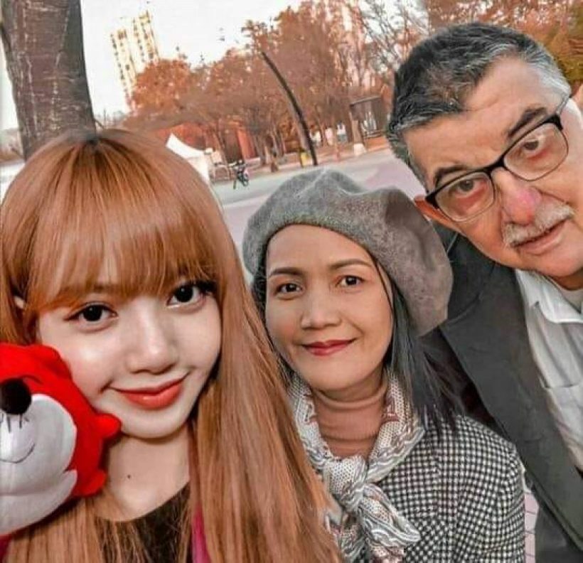 คุณแม่ลิซ่าBlackpink เผยโมเมนต์อบอุ่นพร้อมหน้าครูก้อย-เดียร์น่า