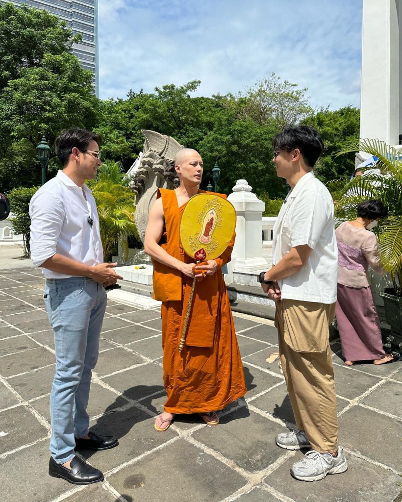 น่ารัก! 3พระเอกดังโผล่เป็นเด็กวัด เดินตามพระบอยบิณฑบาต