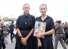 โย-เอ ลงนามถวายอาลัยพระบรมศพ ลั่นอยากให้ทุกคนสำรวม