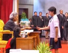 เป็นเกียรติอย่างยิ่ง! ไอดอลจิ๋ว รับพระราชทานประกาศนียบัตร