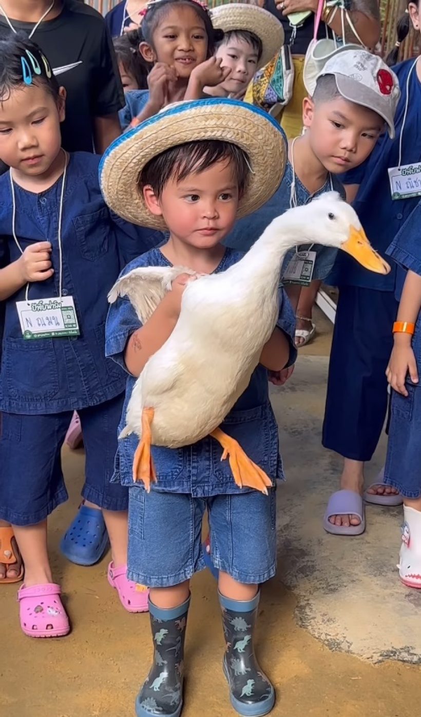 คู่รักพาลูกชายเรียนรู้ชีวิตเกษตรกร ติดดินบ้านๆแม้รวยหมื่นล้าน