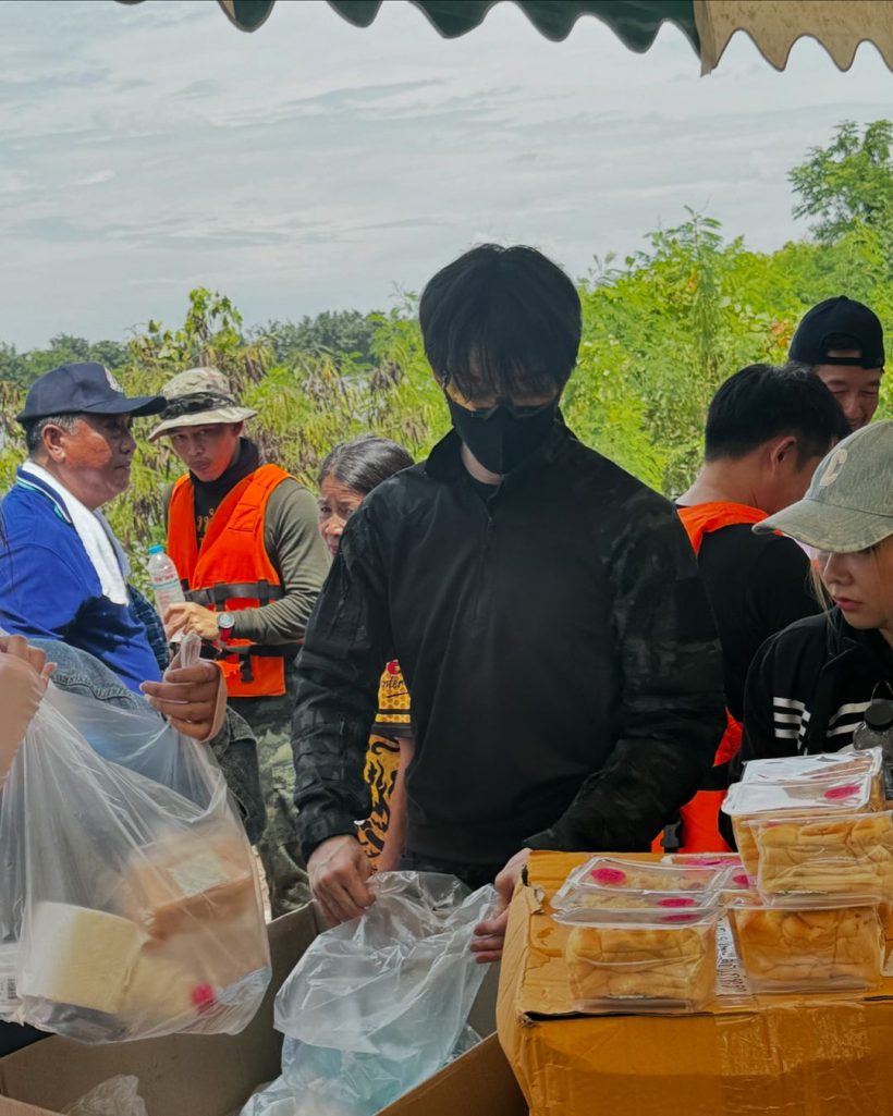 ศิลปินหนุ่มดัง-พระเอกเมืองจีน ทนไม่ไหว ลุยน้ำท่วมช่วยหนองคาย 