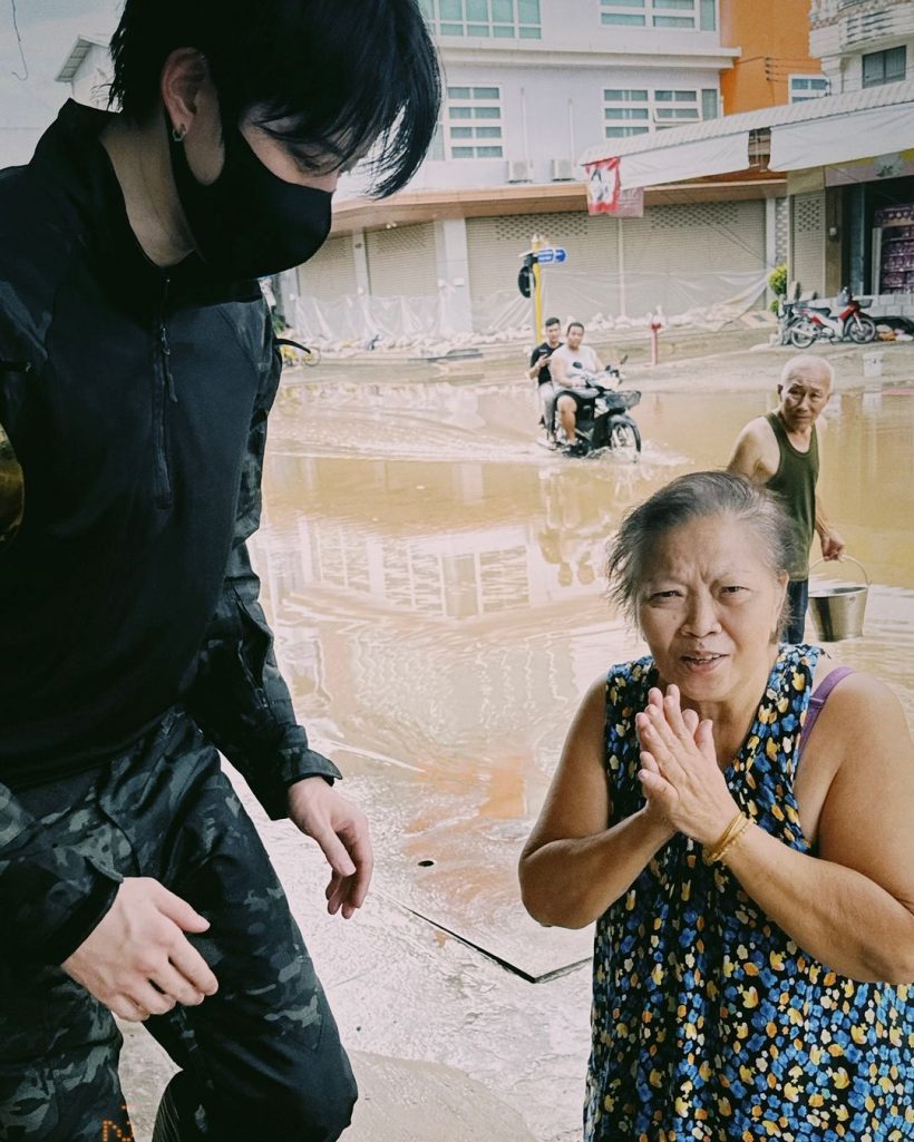 ศิลปินหนุ่มดัง-พระเอกเมืองจีน ทนไม่ไหว ลุยน้ำท่วมช่วยหนองคาย 