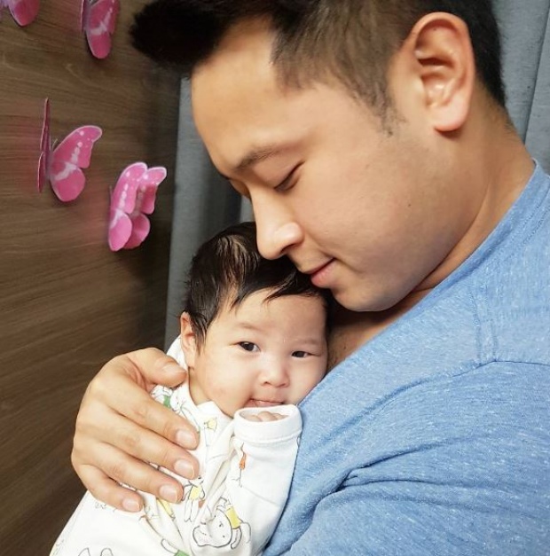 ส่องมุมน่ารักๆ “น้องปริม” ลูก “มิค-เบนซ์” หนูน้อยวาสนาดี พระเทพฯขลิบผม