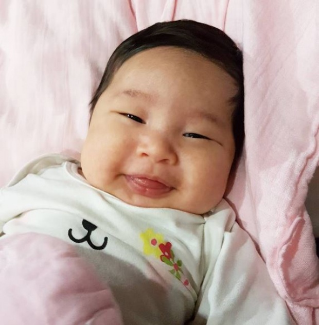 ส่องมุมน่ารักๆ “น้องปริม” ลูก “มิค-เบนซ์” หนูน้อยวาสนาดี พระเทพฯขลิบผม