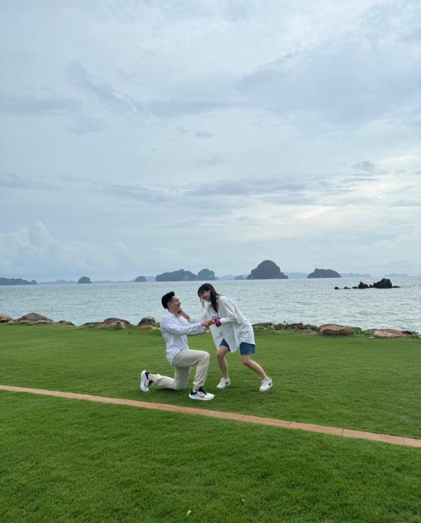 ยินดีด้วยรัวๆ! ดาราสาวถูกคุกเข่าขอแต่งหวานชื่น!!