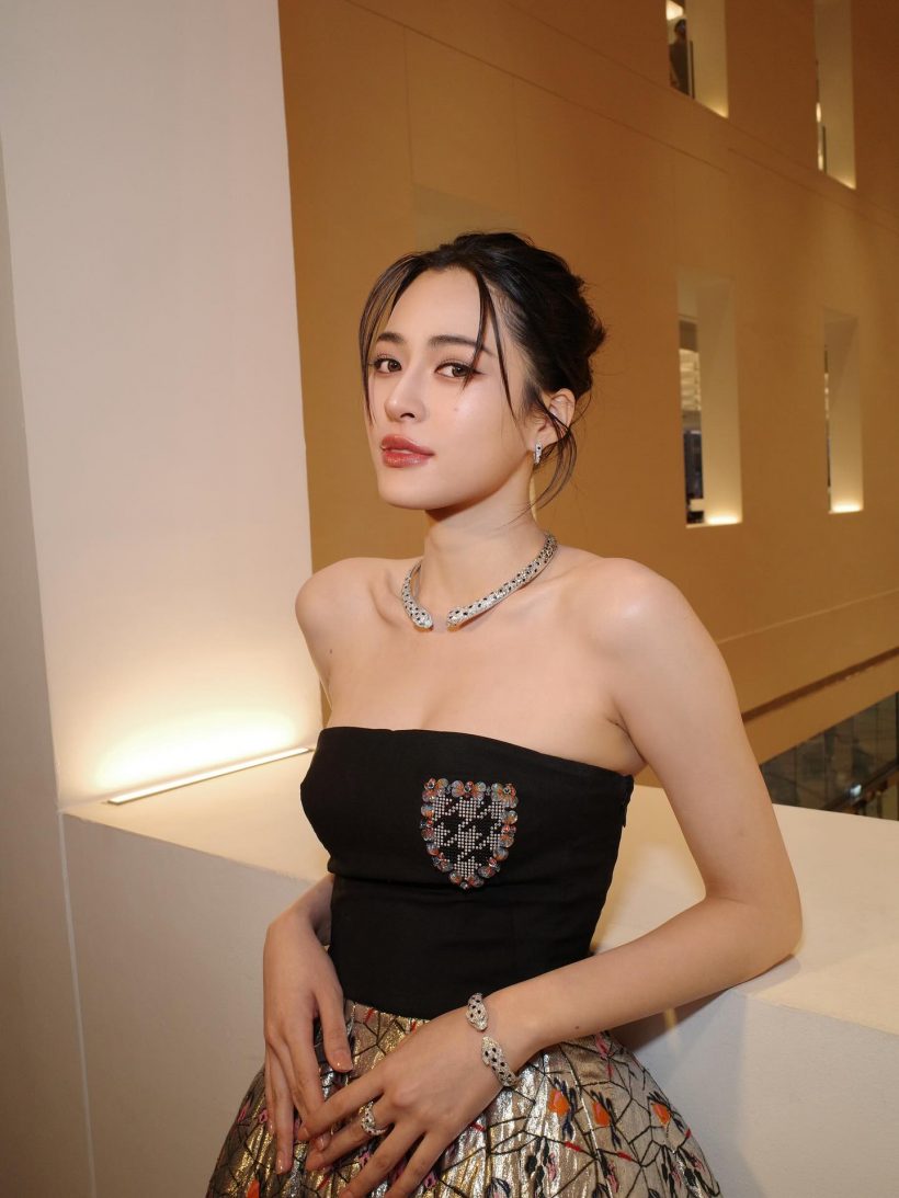 เคมีดีต่อใจ! 'หลิงหลิง-ออม' สวยปังคว้ารางวัลคู่จากงาน Weibo Gala 2025