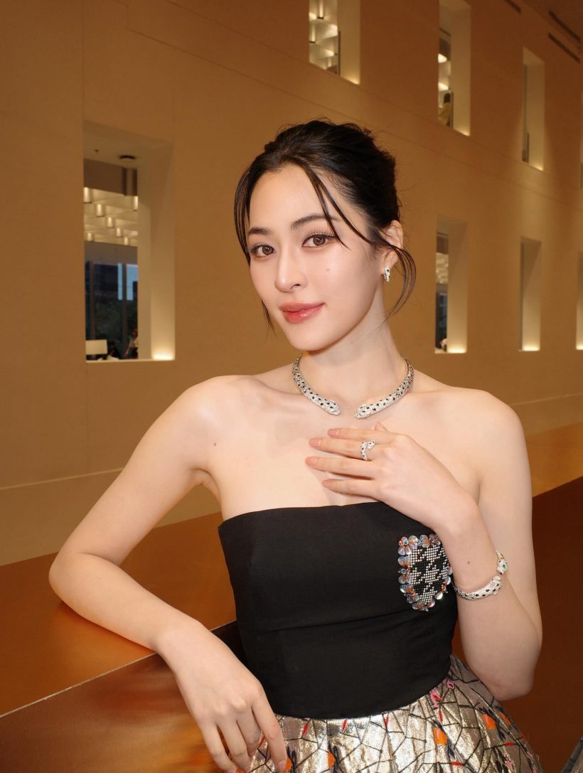 เคมีดีต่อใจ! 'หลิงหลิง-ออม' สวยปังคว้ารางวัลคู่จากงาน Weibo Gala 2025