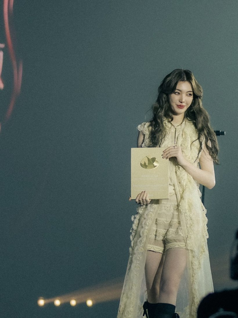 เคมีดีต่อใจ! 'หลิงหลิง-ออม' สวยปังคว้ารางวัลคู่จากงาน Weibo Gala 2025