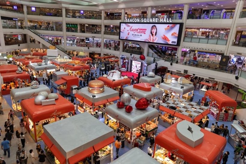 ชาวเน็ตคอมเมนต์ถาม ‘อั้ม’ เป็นดารามาเปิดตลาด ไม่มีงานเหรอ?
