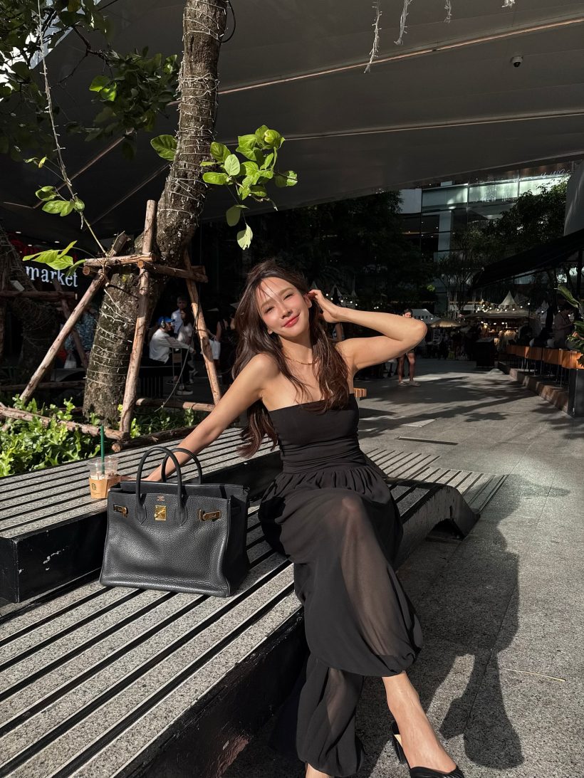ชาวเน็ตคอมเมนต์ถาม ‘อั้ม’ เป็นดารามาเปิดตลาด ไม่มีงานเหรอ?