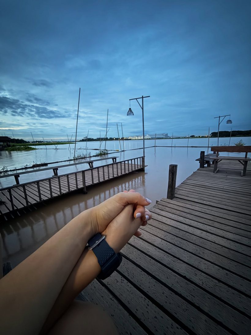 รักครั้งใหม่หวานฉ่ำ! คุณแม่ลูก2 โชว์โมเมนต์จับมือหนุ่มคนพิเศษ