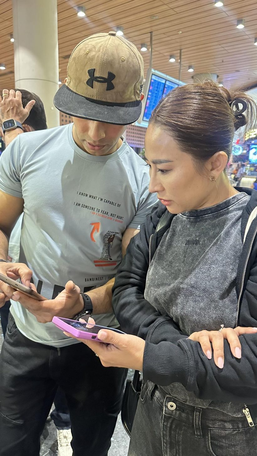 ลุ้นรักต่างแดน? นักร้องสาวดัง เจอหนุ่มเปย์กลางสนามบินอินเดีย
