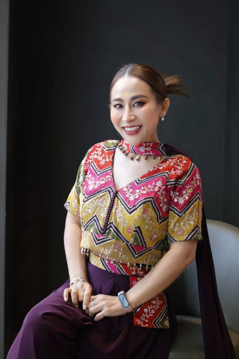 ลุ้นรักต่างแดน? นักร้องสาวดัง เจอหนุ่มเปย์กลางสนามบินอินเดีย