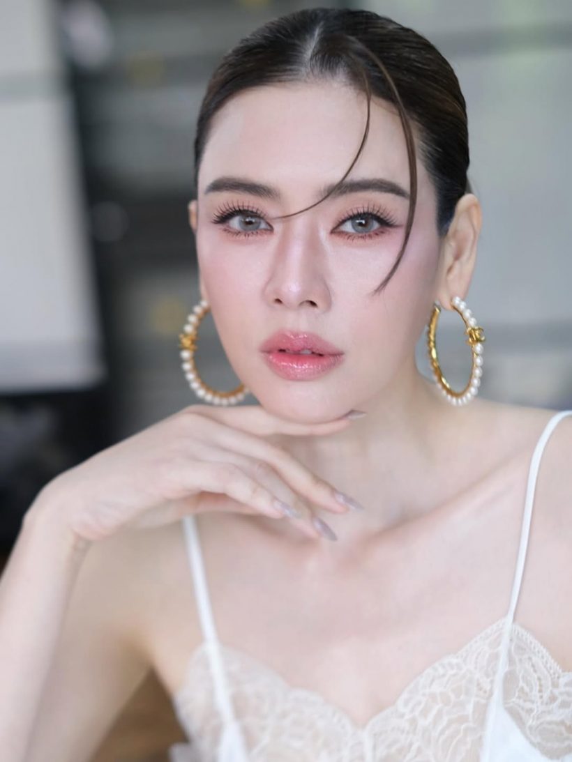 เปิดภาพครอบครัว เอ๋ พรทิพย์ คุณแม่สวยมาก หน้าคล้ายดาราคนนี้?
