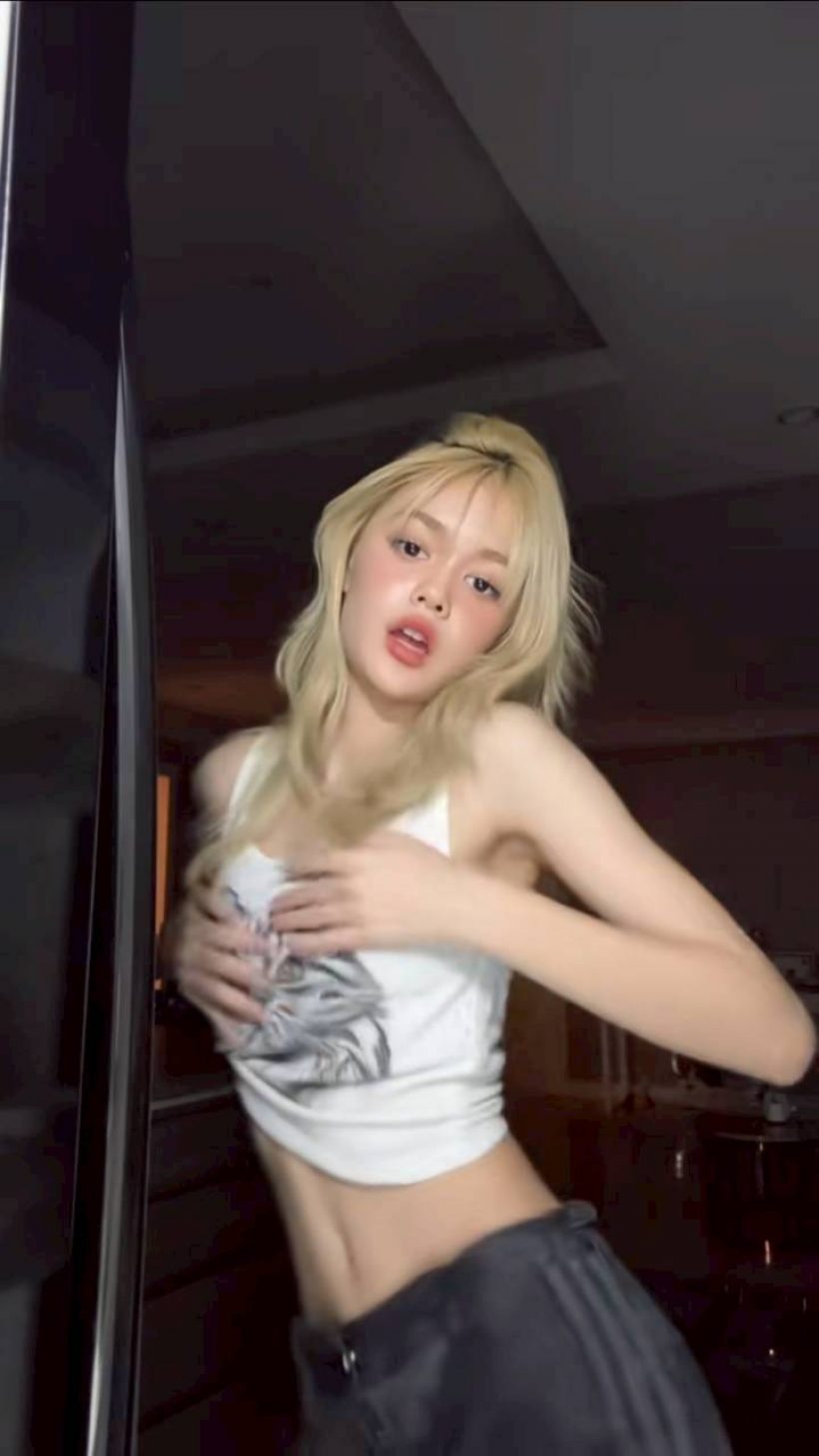 พ่อเป๊กไว้หนวดด่วน น้องลียา สวยจึ้ง โชว์สเต็ปโยกสะโพกเบาๆ