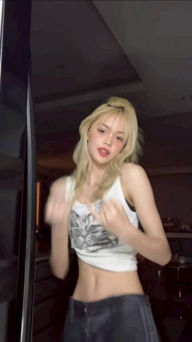 พ่อเป๊กไว้หนวดด่วน น้องลียา สวยจึ้ง โชว์สเต็ปโยกสะโพกเบาๆ