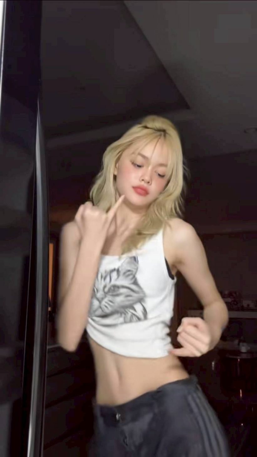 พ่อเป๊กไว้หนวดด่วน น้องลียา สวยจึ้ง โชว์สเต็ปโยกสะโพกเบาๆ
