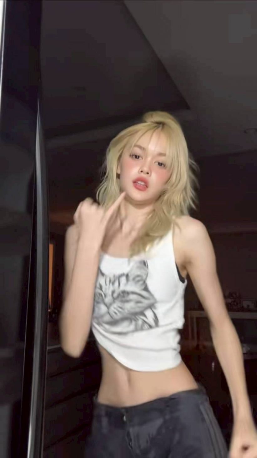 พ่อเป๊กไว้หนวดด่วน น้องลียา สวยจึ้ง โชว์สเต็ปโยกสะโพกเบาๆ
