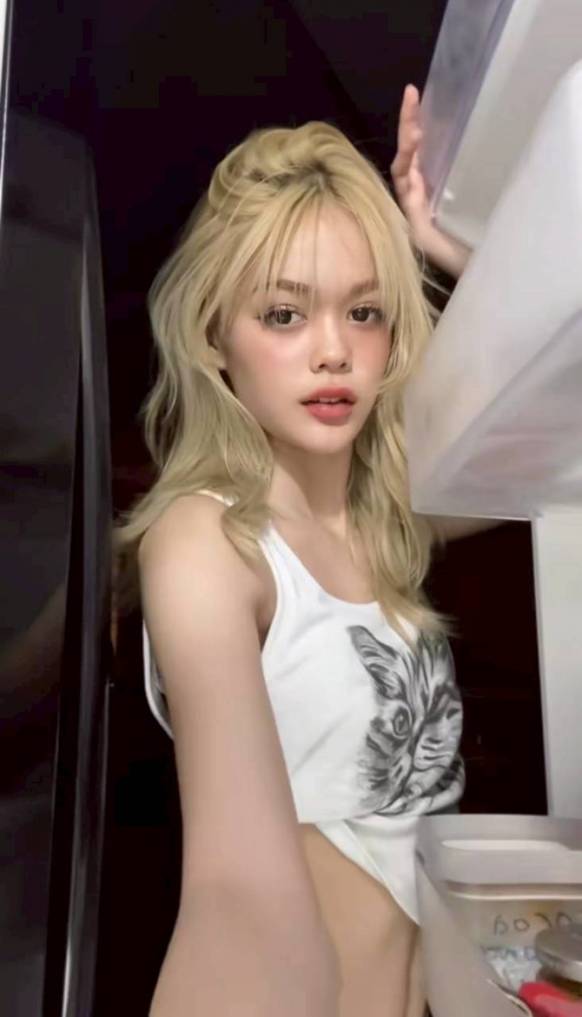 พ่อเป๊กไว้หนวดด่วน น้องลียา สวยจึ้ง โชว์สเต็ปโยกสะโพกเบาๆ
