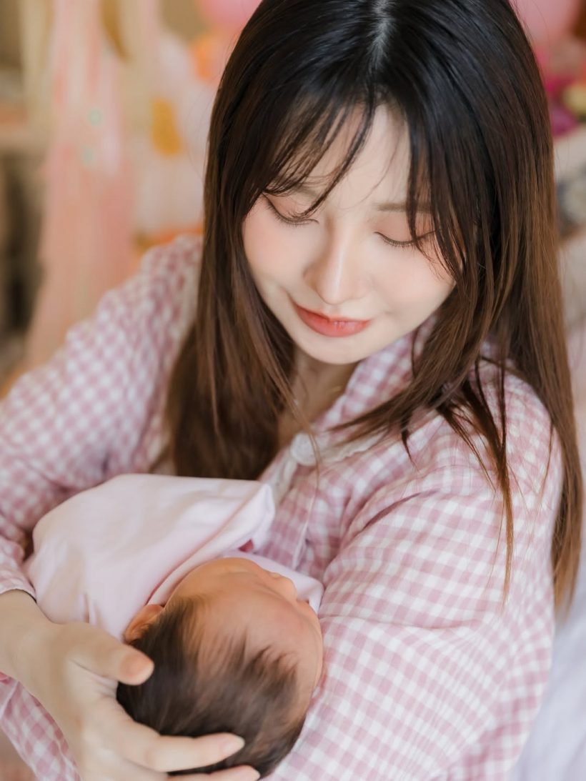 สาวคนดังคลอดเเล้วลูกคนเเรก! เป็นเเม่เลี้ยงเดี่ยวเต็มตัว