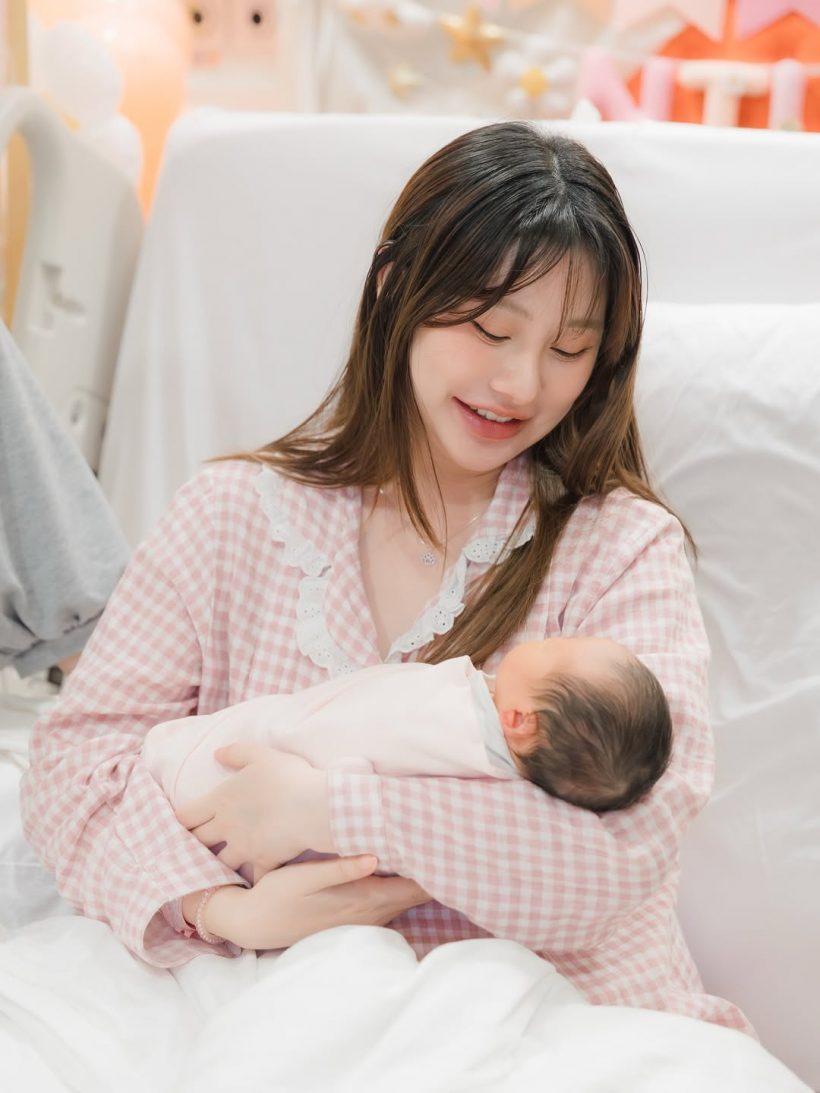 สาวคนดังคลอดเเล้วลูกคนเเรก! เป็นเเม่เลี้ยงเดี่ยวเต็มตัว