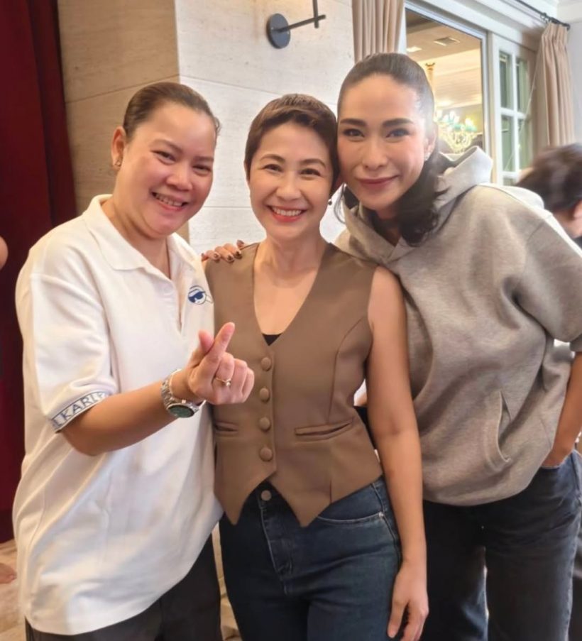 ดาราสาวดัง ป่วยมะเร็ง! กอดส่งกำลังใจ พลอย เฌอมาลย์