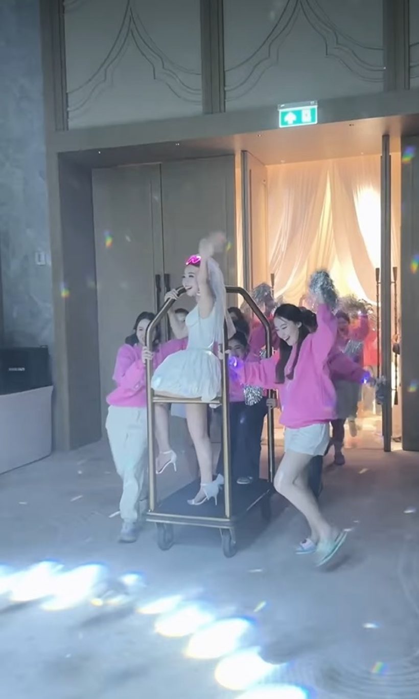 ทีมเจ้าสาว ลูกน้ำ จัดโชว์พิเศษ เซอร์ไพรส์! น้องปีใหม่ร่วมด้วย