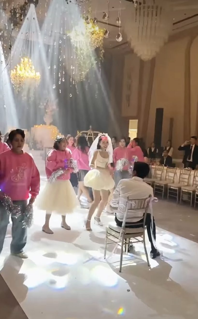 ทีมเจ้าสาว ลูกน้ำ จัดโชว์พิเศษ เซอร์ไพรส์! น้องปีใหม่ร่วมด้วย