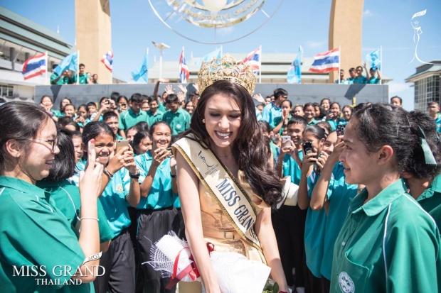 ยิ่งใหญ่สมเกียรติ!! ประชาชนชาวใต้แห่ต้อนรับ มิสแกรนด์กระบี่ พร้อมจัดขบวนแห่รอบเมือง!!