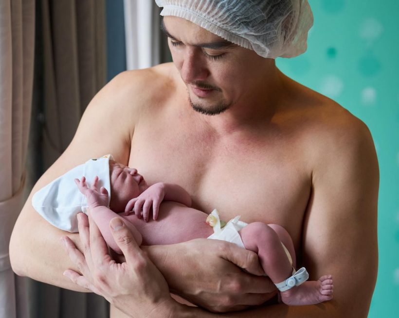 มาแล้วจ้า! ส่องโฉมหน้า ลูกชายอนันดา พ่อป้ายแดงเห่อหนักมาก!