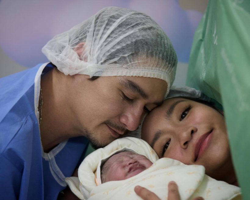 มาแล้วจ้า! ส่องโฉมหน้า ลูกชายอนันดา พ่อป้ายแดงเห่อหนักมาก!