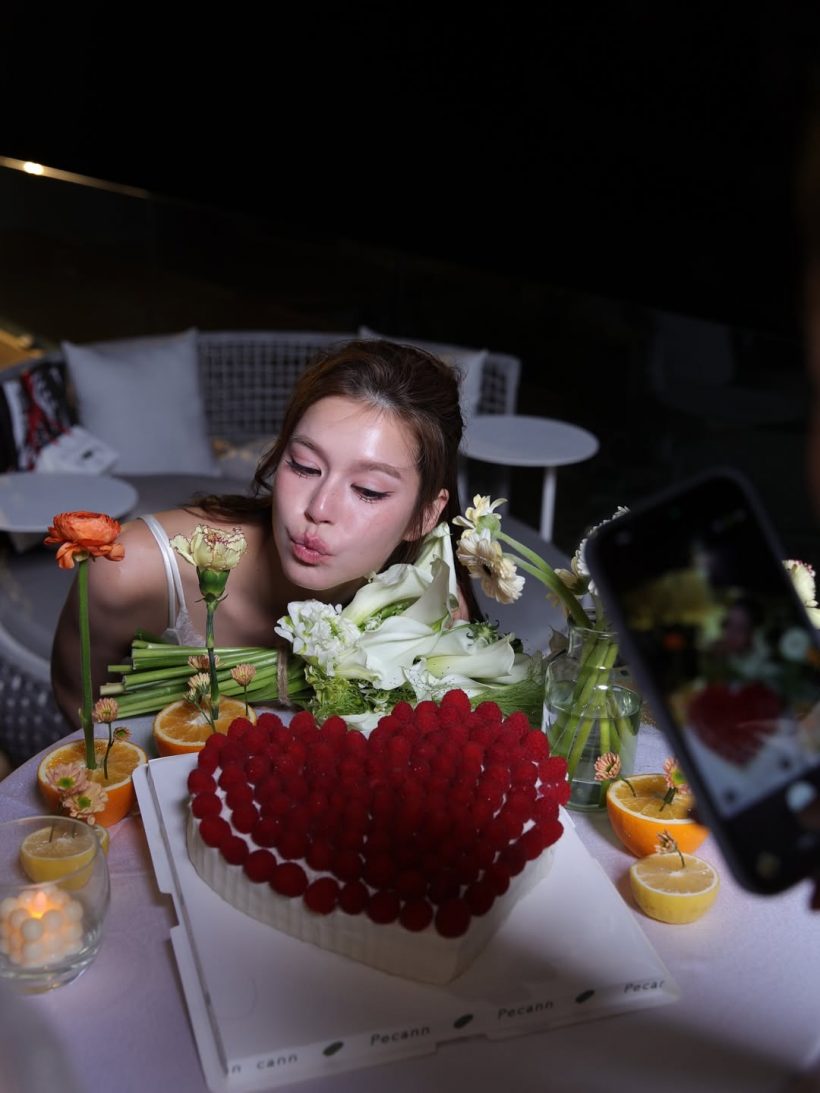 นางเอกดังปล่อยโฮ แก๊งเพื่อนเซอร์ไพรส์จัดปาร์ตี้สละโสด