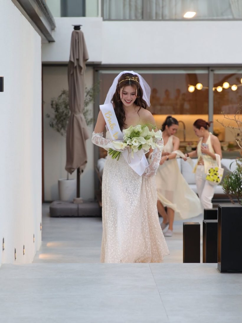 นางเอกดังปล่อยโฮ แก๊งเพื่อนเซอร์ไพรส์จัดปาร์ตี้สละโสด