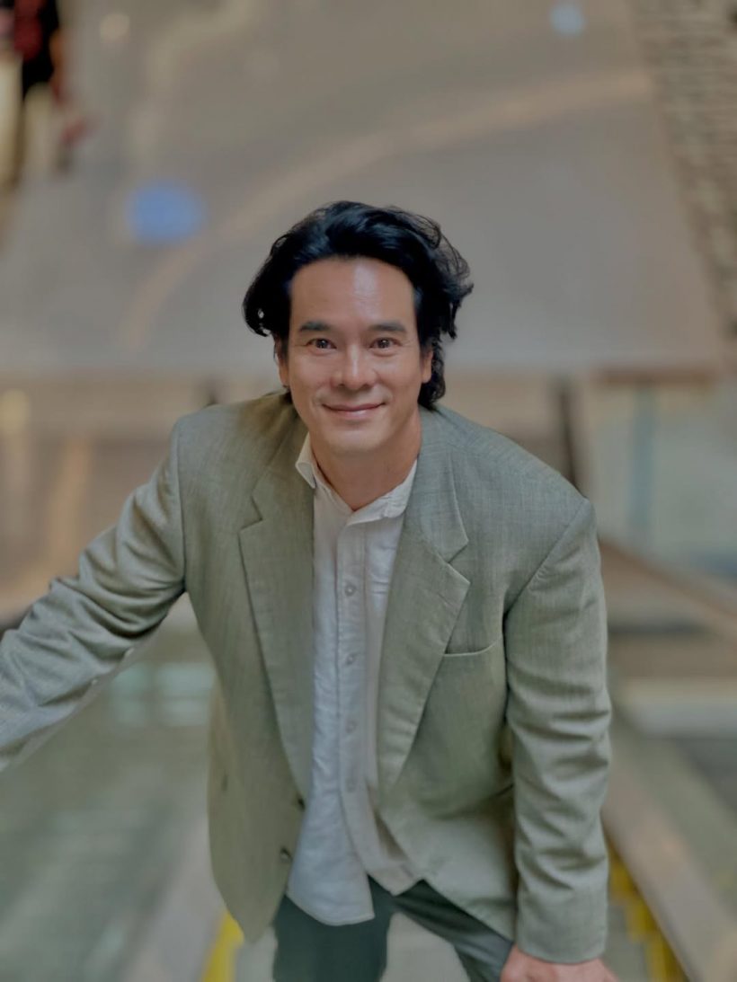 อ่ำ อัมรินทร์ โชว์ขวดน้ำมะพร้าว คาดโดนหลอกเข้าแล้ว