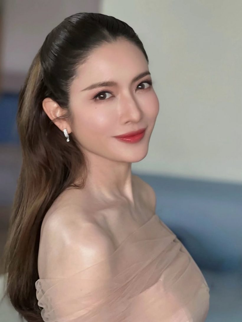 ภาพหาดูยาก! แอฟ ทักษอร สมัยวัยละอ่อน ทำคนฮือฮา