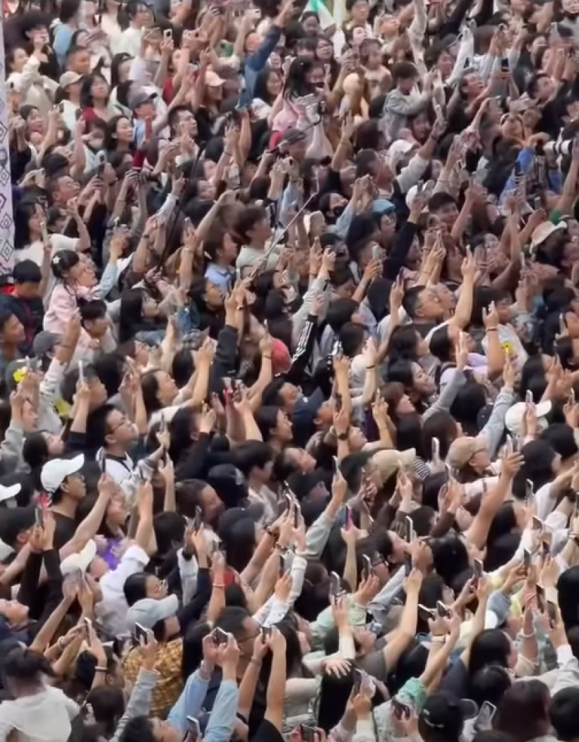 นี่เเหละของจริง! พระเอกไทยคนนี้ สร้างปรากฎการณ์ห้างเเตกที่จีน