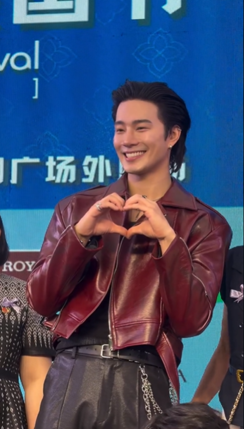 กระเเสปัง อีกหนึ่งหนุ่มไทยโผล่จีน คนเเห่รุมจนต้องใช้การ์ดนับสิบคุม